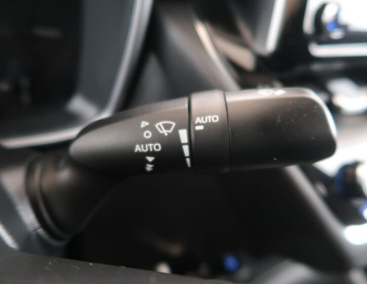 Toyota Corolla Sedan / Limuzína 1,5 l 92 kw