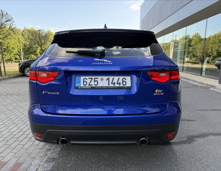 Jaguar F-Pace 8