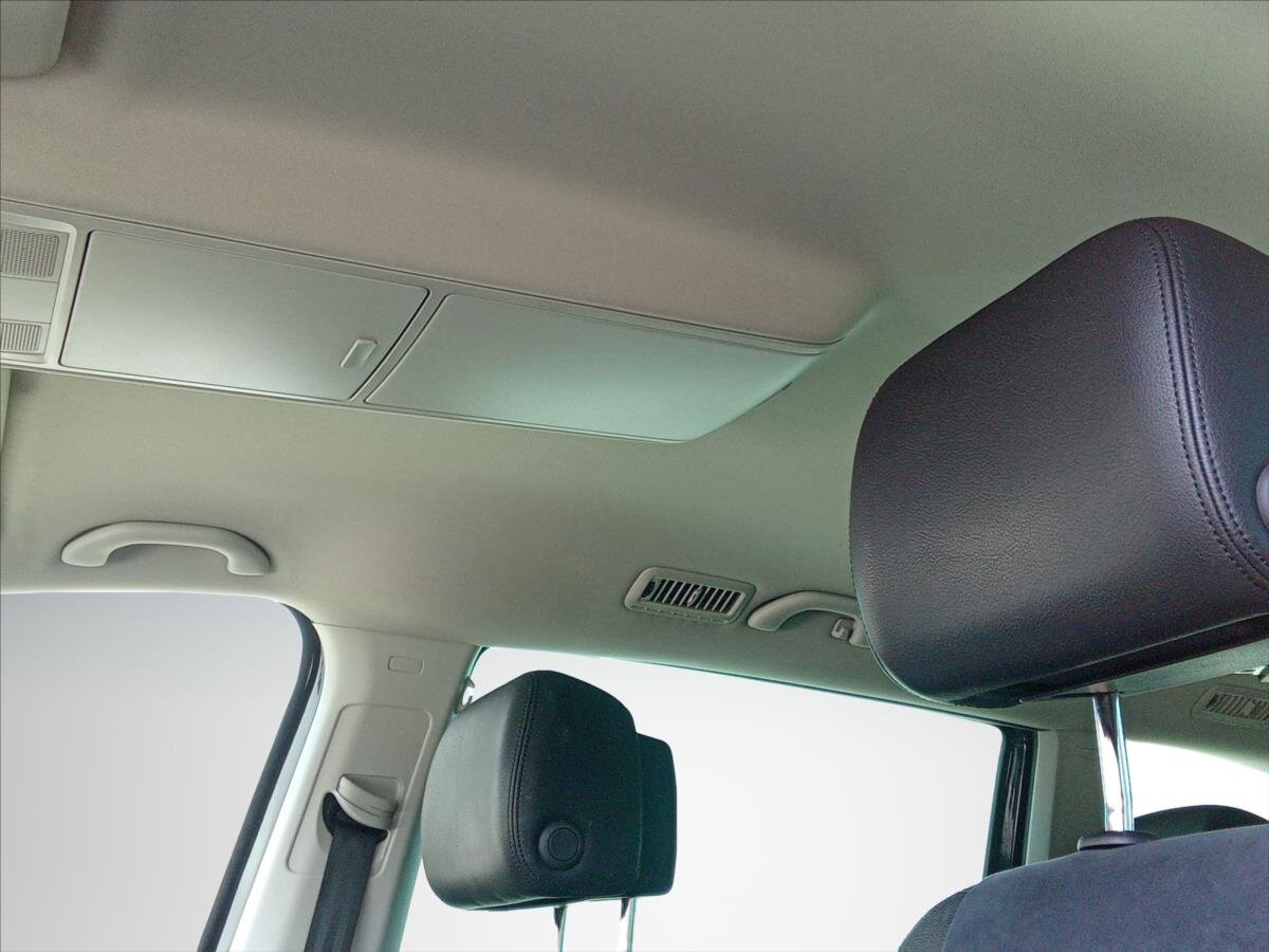 Volkswagen Sharan MPV 2,0 l 103 kw