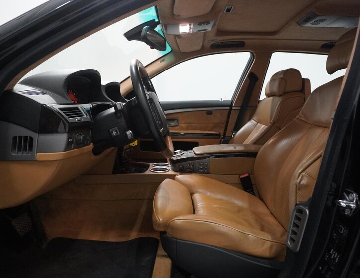 BMW Řada 7 Sedan 6,0 l 327 kw