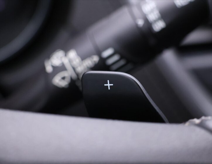 Opel Grandland X SUV / Terénní 1,6 l 147 kw