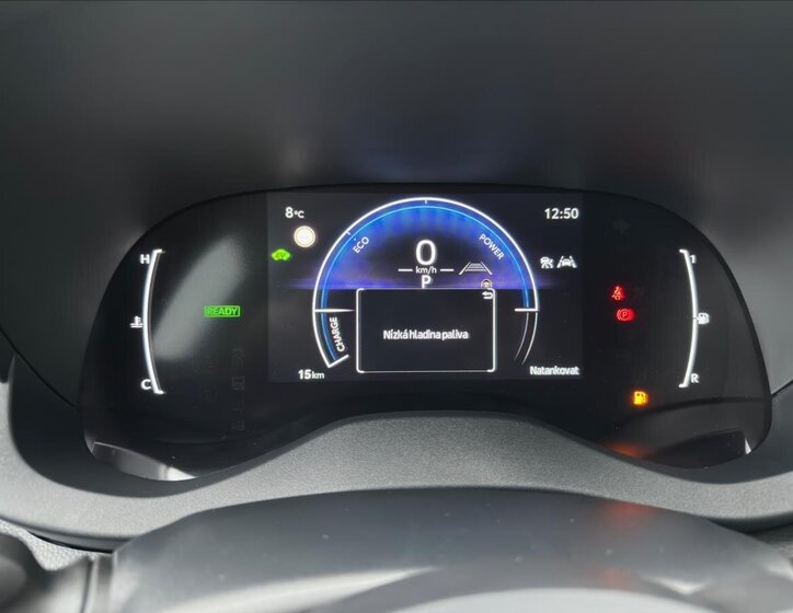 Toyota Yaris Cross 13