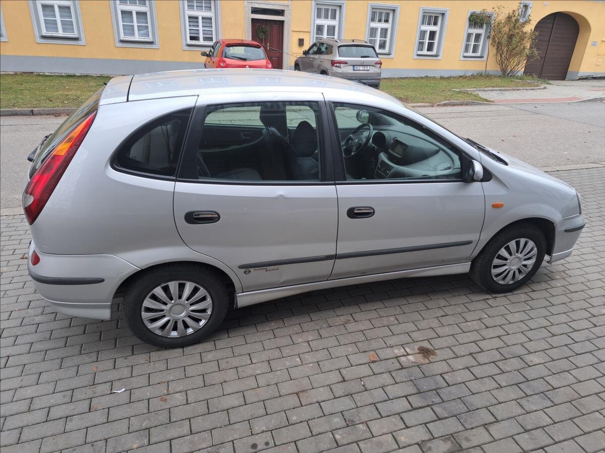 Nissan Almera Tino