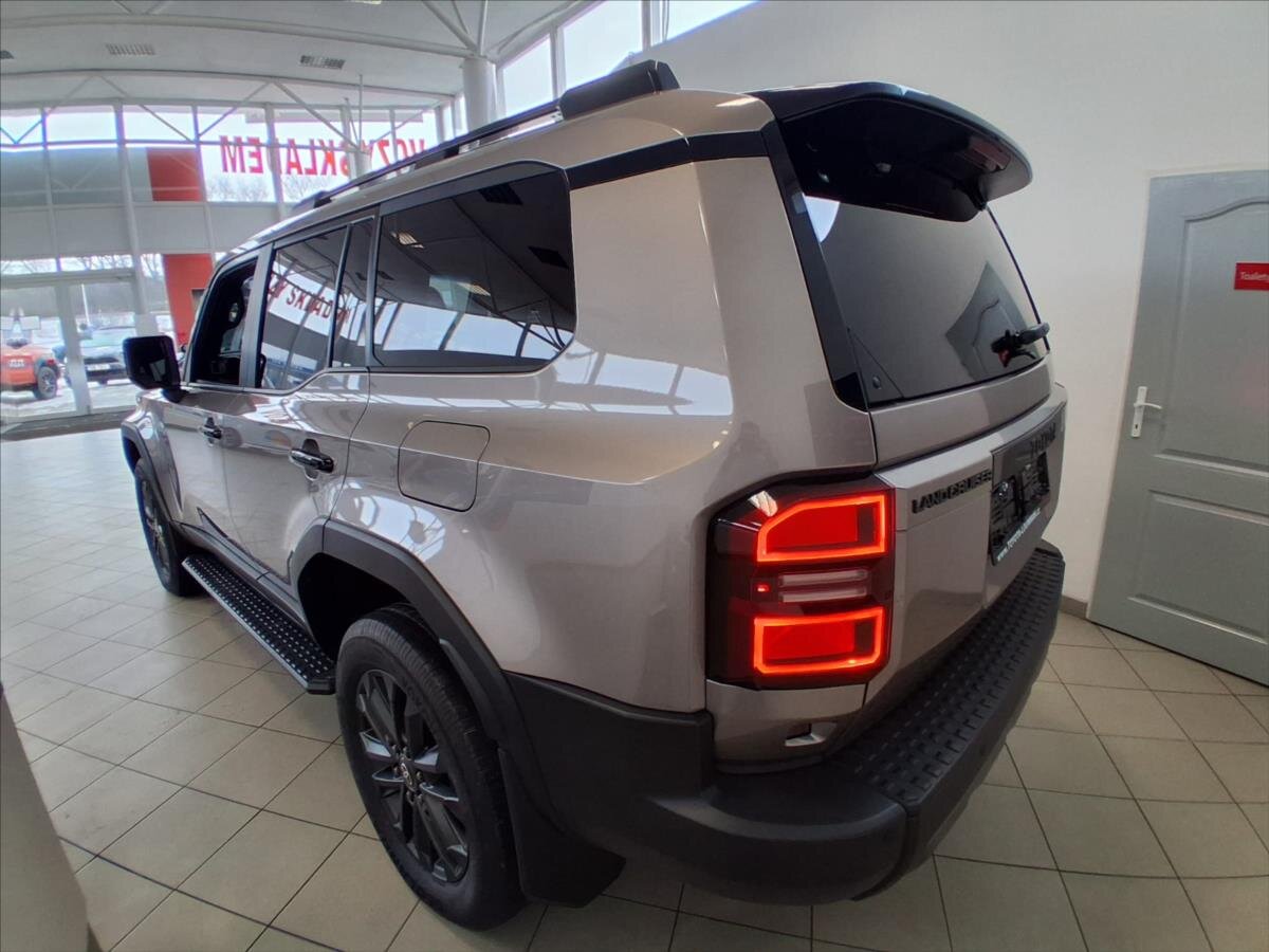 Toyota Land Cruiser SUV 2,8 l 151 kw