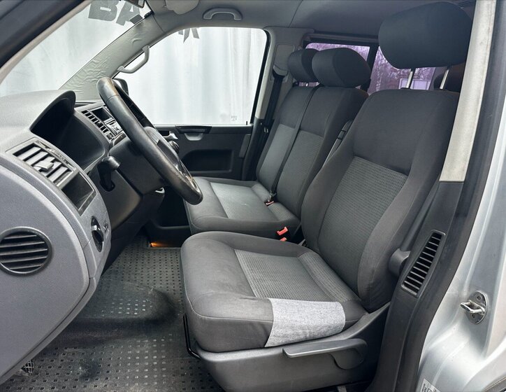 Volkswagen Caravelle 10