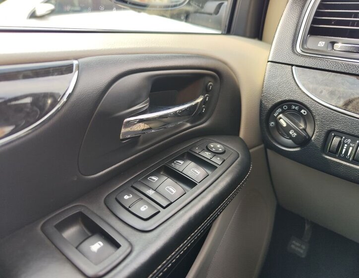 Lancia Voyager MPV 2,8 l 120 kw