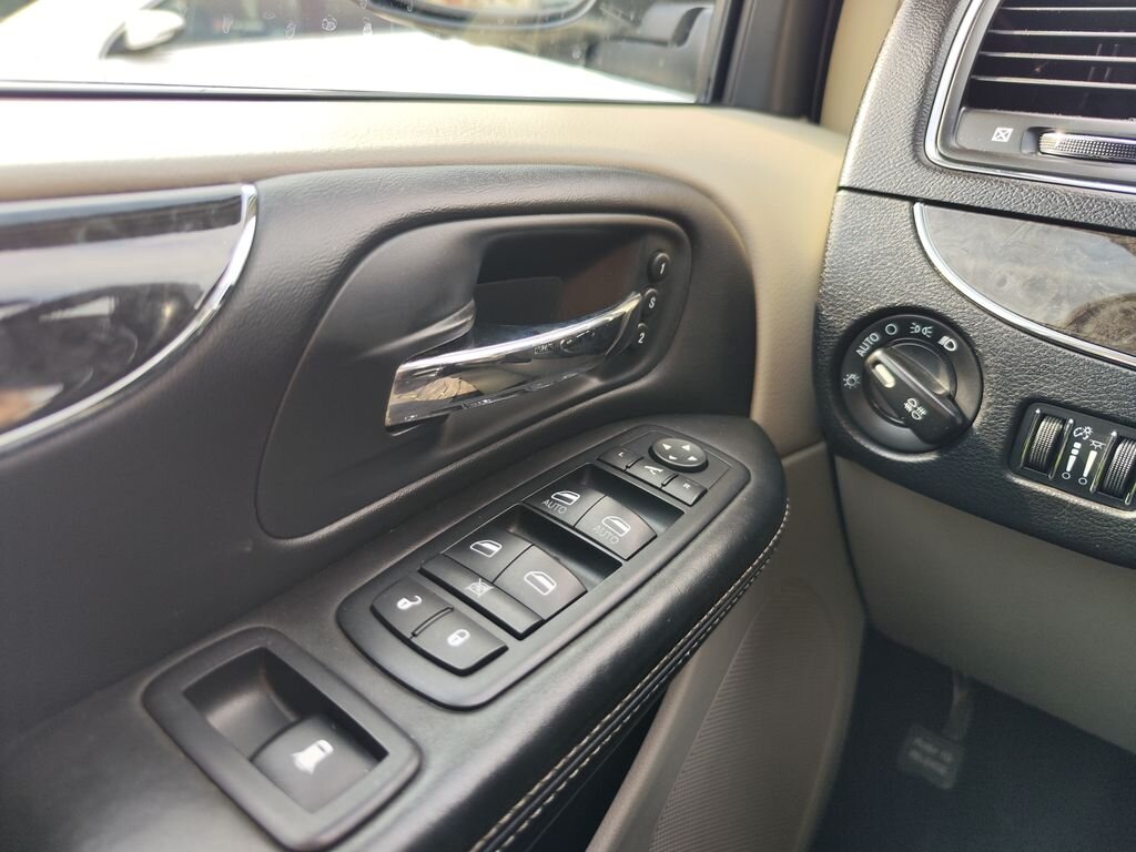 Lancia Voyager MPV 2,8 l 120 kw