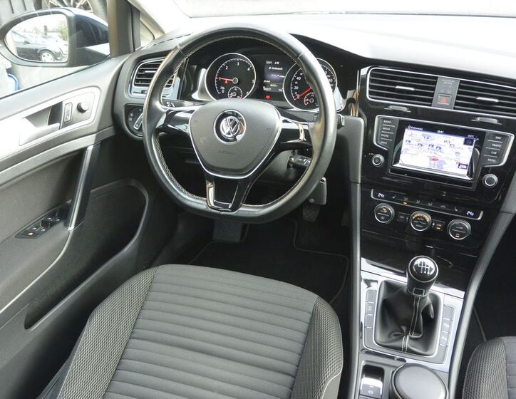 Volkswagen Golf 12