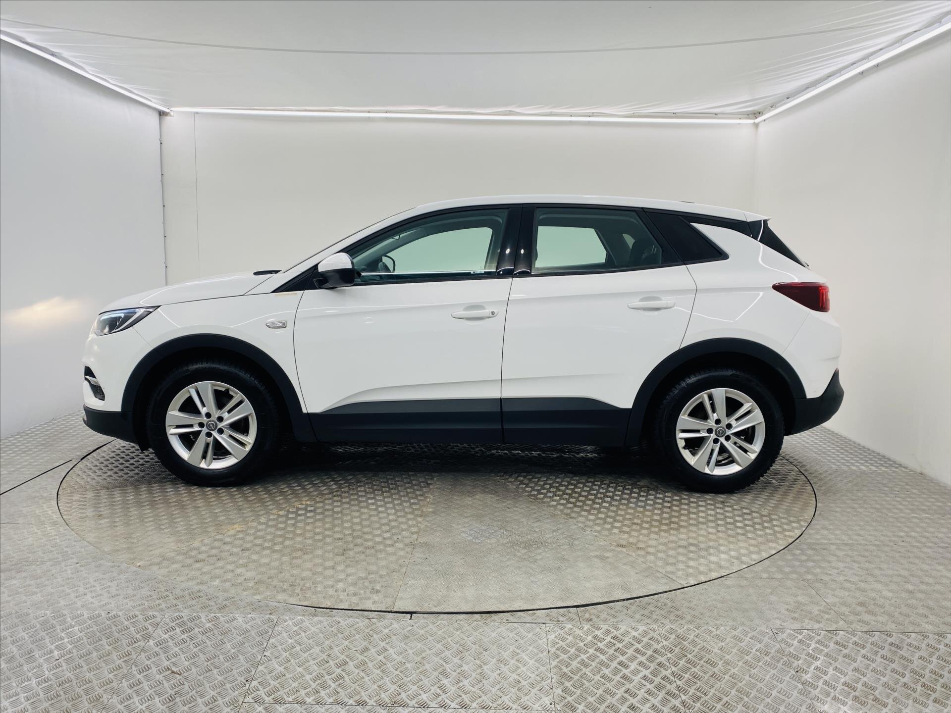 Opel Grandland X SUV / Terénní 1,2 l 96 kw
