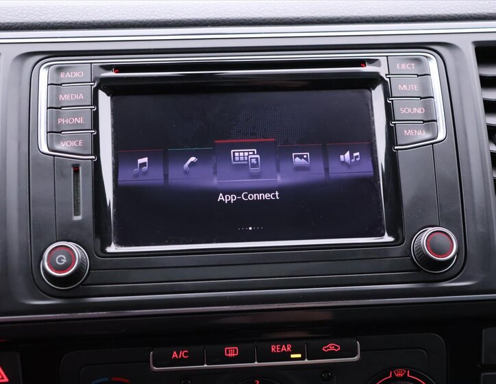 Volkswagen Multivan 23