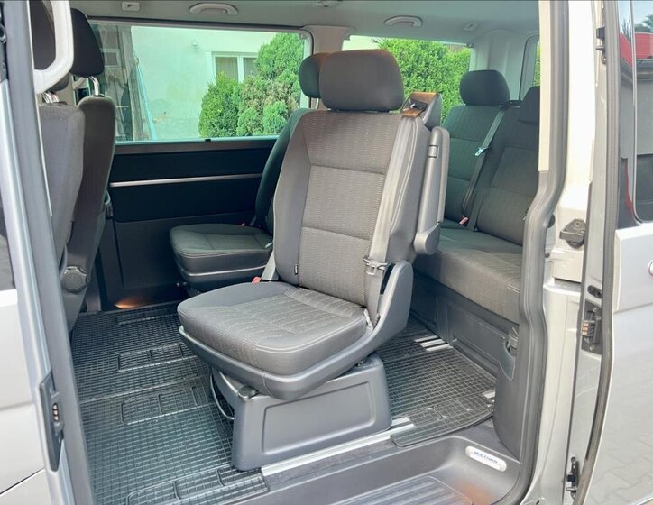 Volkswagen Multivan 12