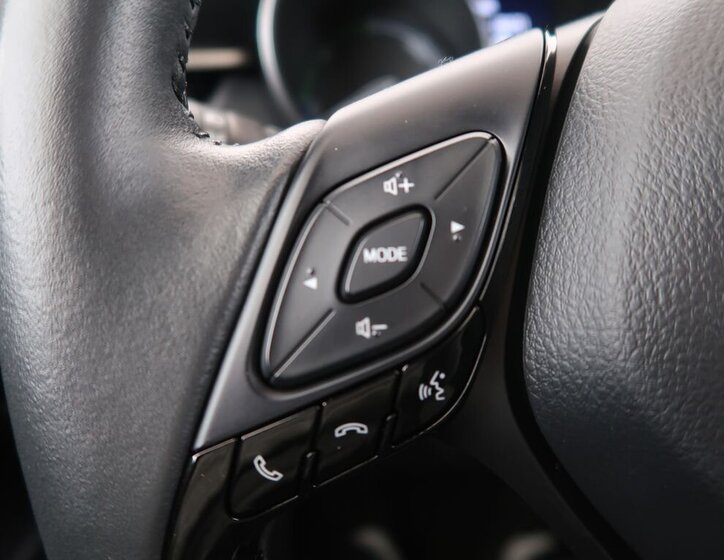 Toyota C-HR SUV 2,0 l 112 kw