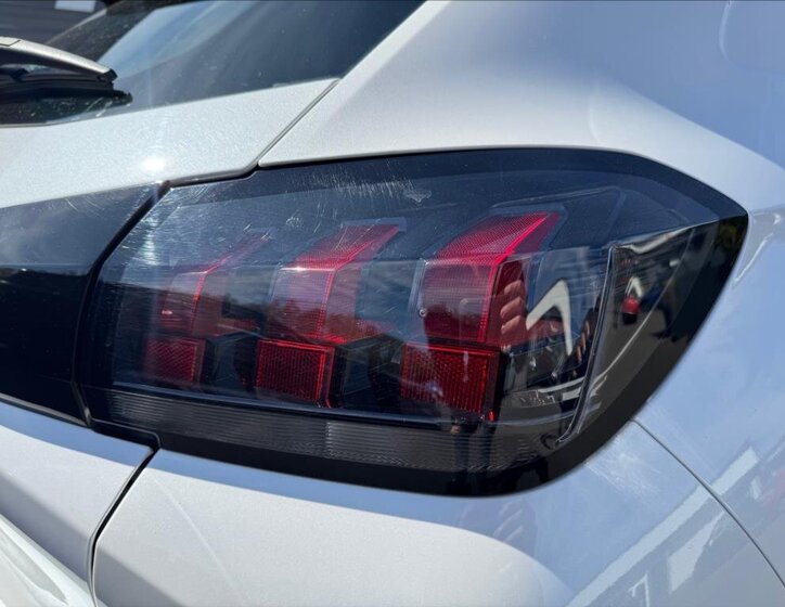 Peugeot 208 Hatchback 1,2 l 55 kw