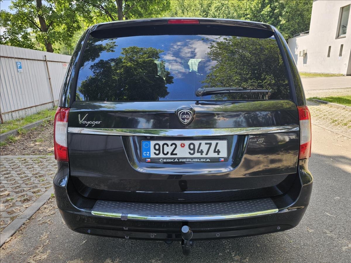 Lancia Voyager MPV 2,8 l 130 kw