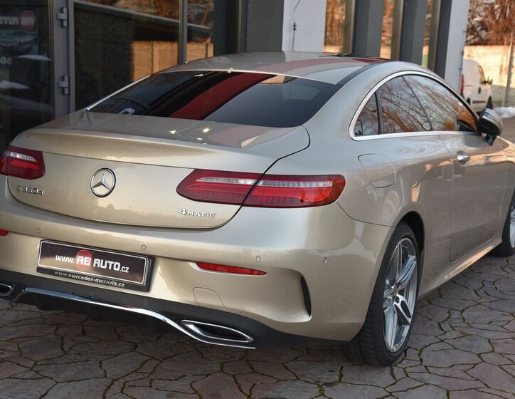 Mercedes-Benz Třídy E 8