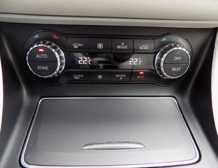 Mercedes-Benz GLA 30