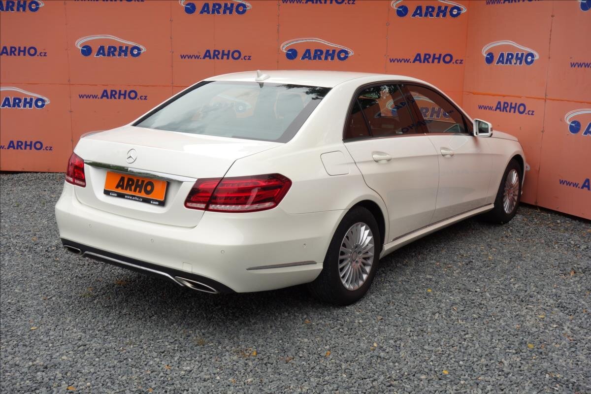 Mercedes-Benz Třídy E Sedan / Limuzína 2,1 l 125 kw