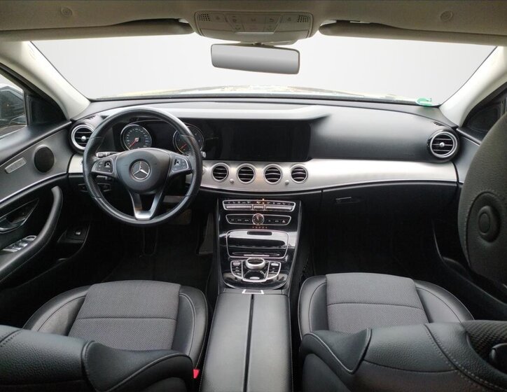 Mercedes-Benz Třídy E 9