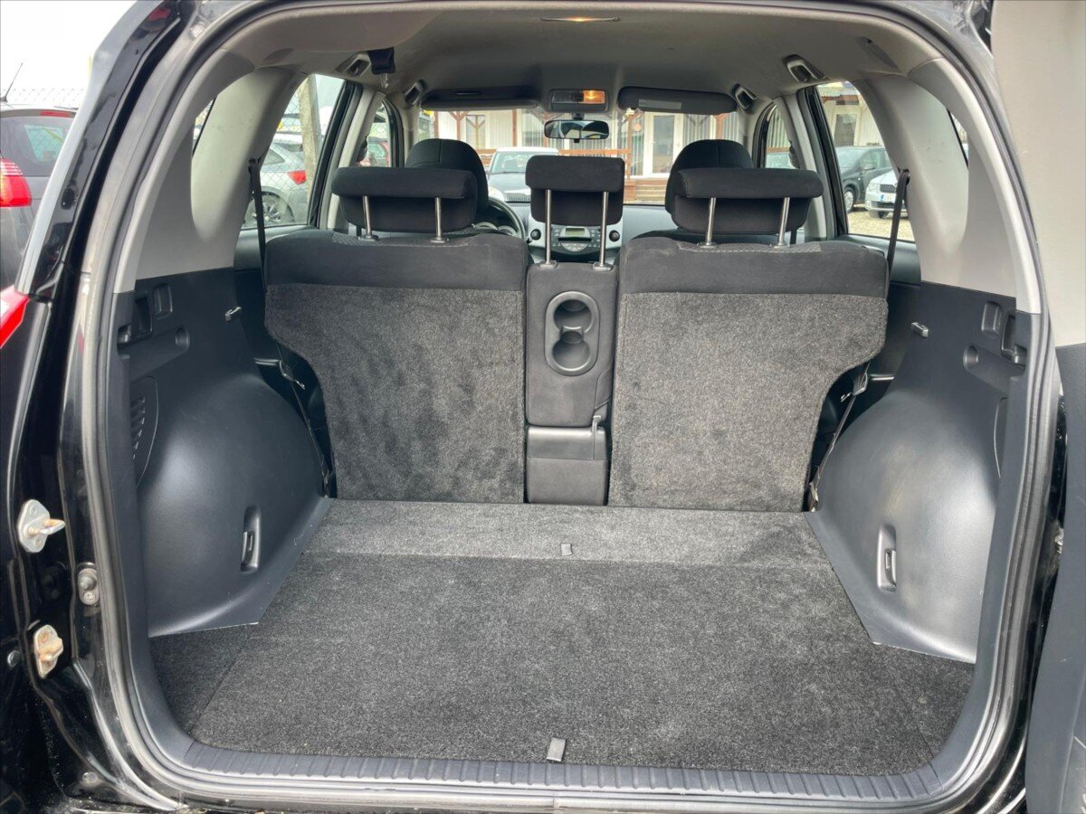 Toyota RAV4 SUV / Terénní 2,0 l 112 kw