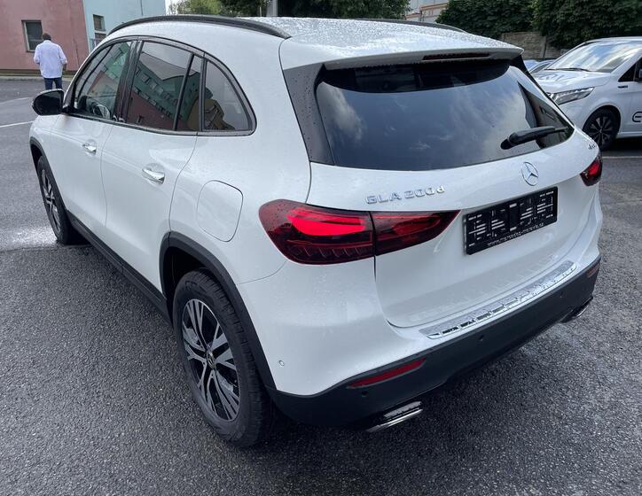 Mercedes-Benz GLA 4