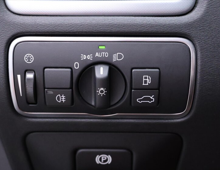 Volvo XC70 Kombi 2,4 l 133 kw