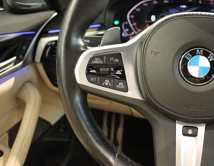 BMW Řada 5 Kombi 3,0 l 210 kw