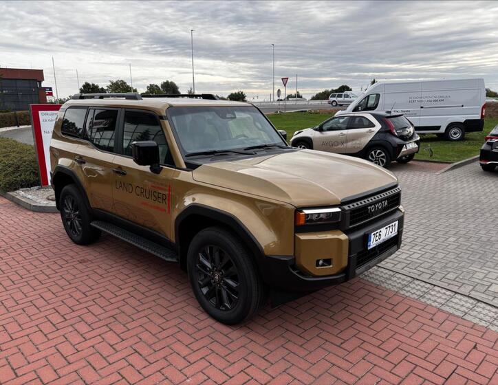 Toyota Land Cruiser 7