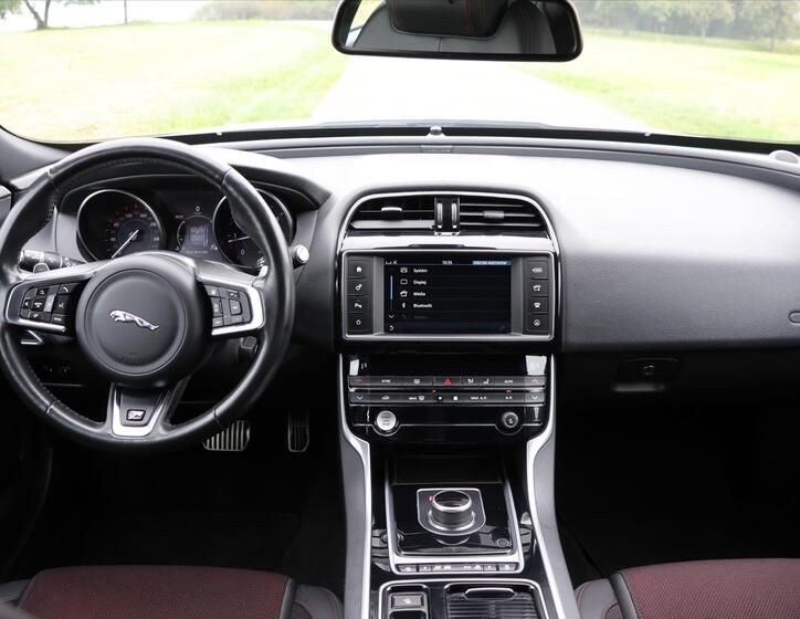 Jaguar XE 34