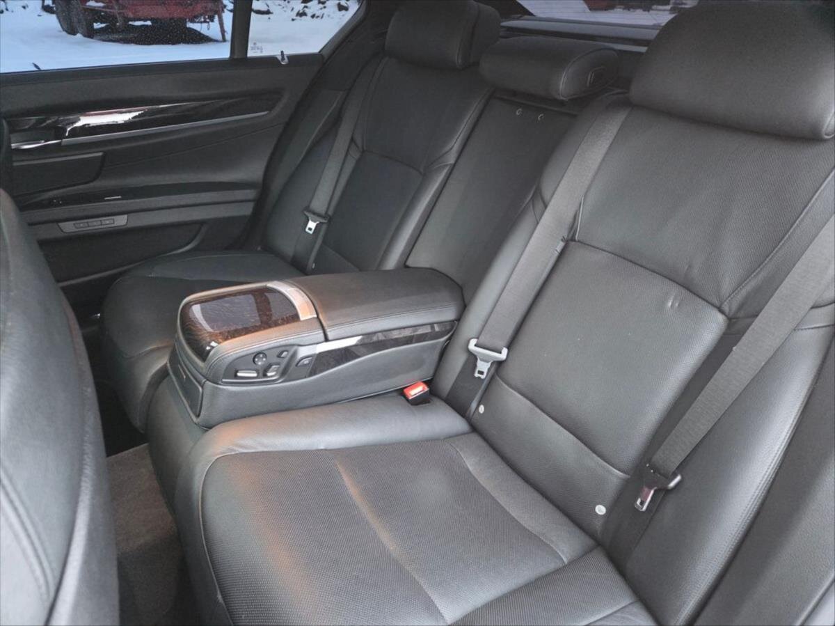 BMW Řada 7 Sedan 4,4 l 300 kw