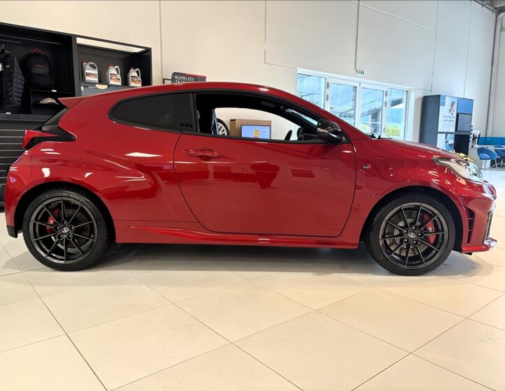 Toyota Yaris Hatchback 1,6 l 206 kw