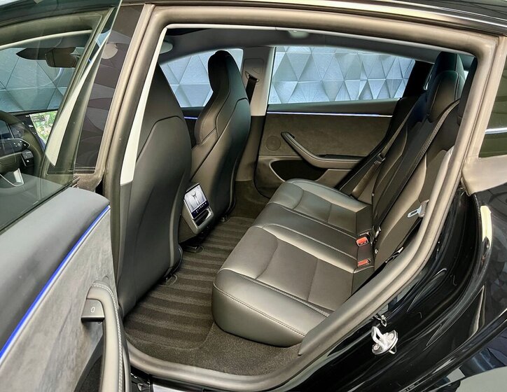 Tesla Model 3 Sedan 0,0 341 kw