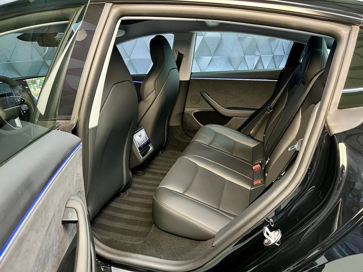 Tesla Model 3 Sedan 0,0 341 kw