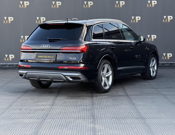 Audi Q7 6