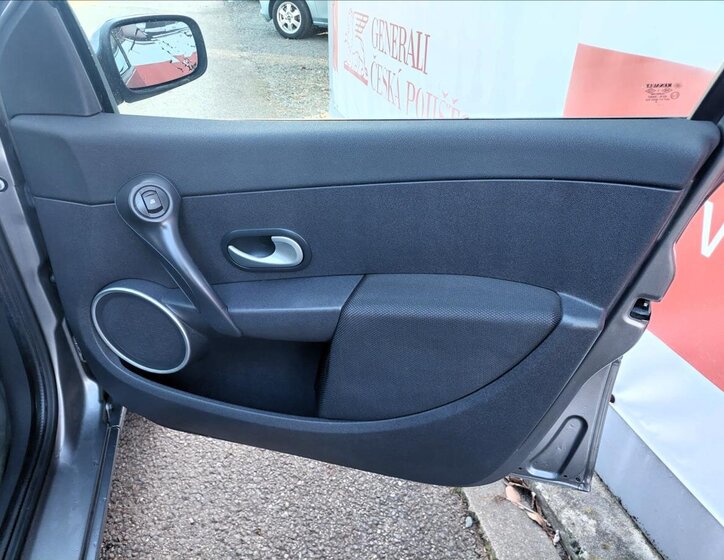 Renault Clio Kombi 1,1 l 74 kw