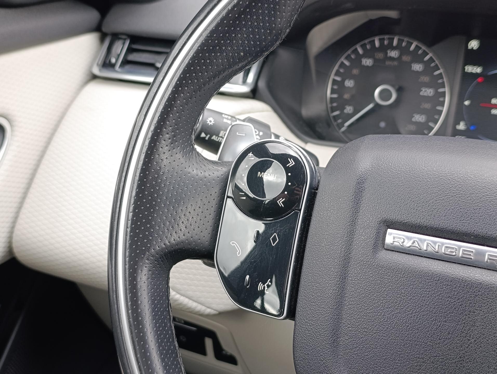 Land Rover Range Rover Velar SUV / Terénní 2,0 l 184 kw