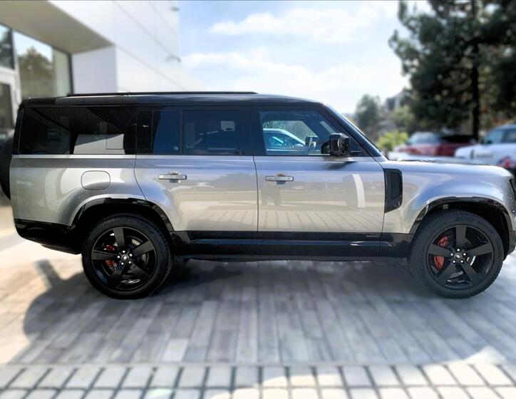 Land Rover Defender 7