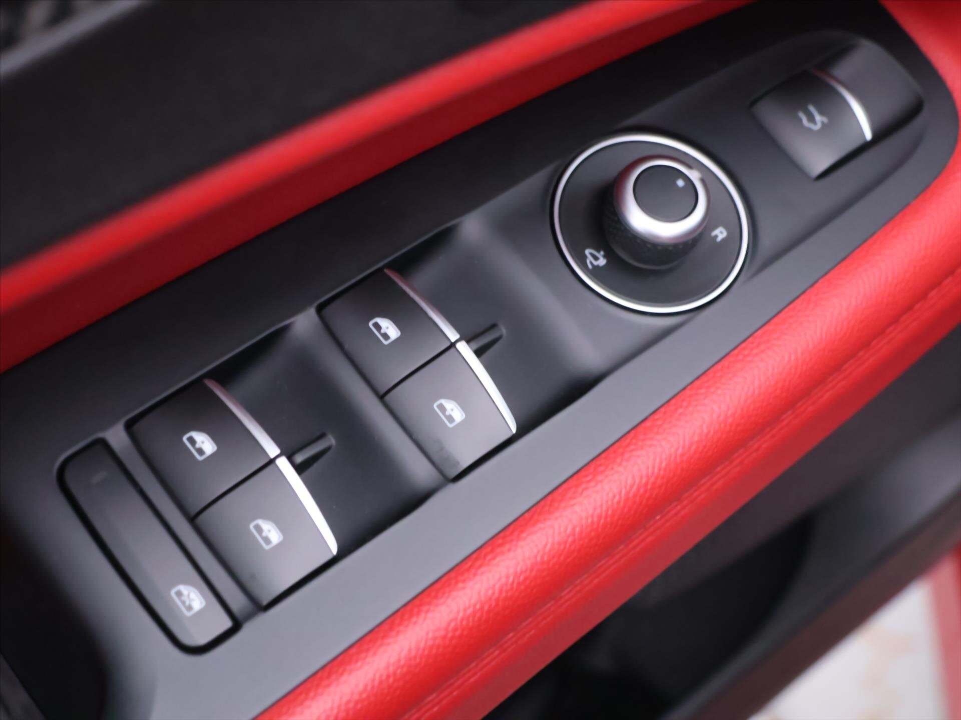 Alfa Romeo Stelvio SUV / Terénní 2,9 l 375 kw