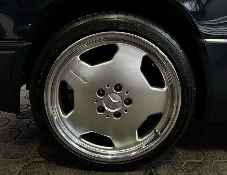 Mercedes-Benz 124 31