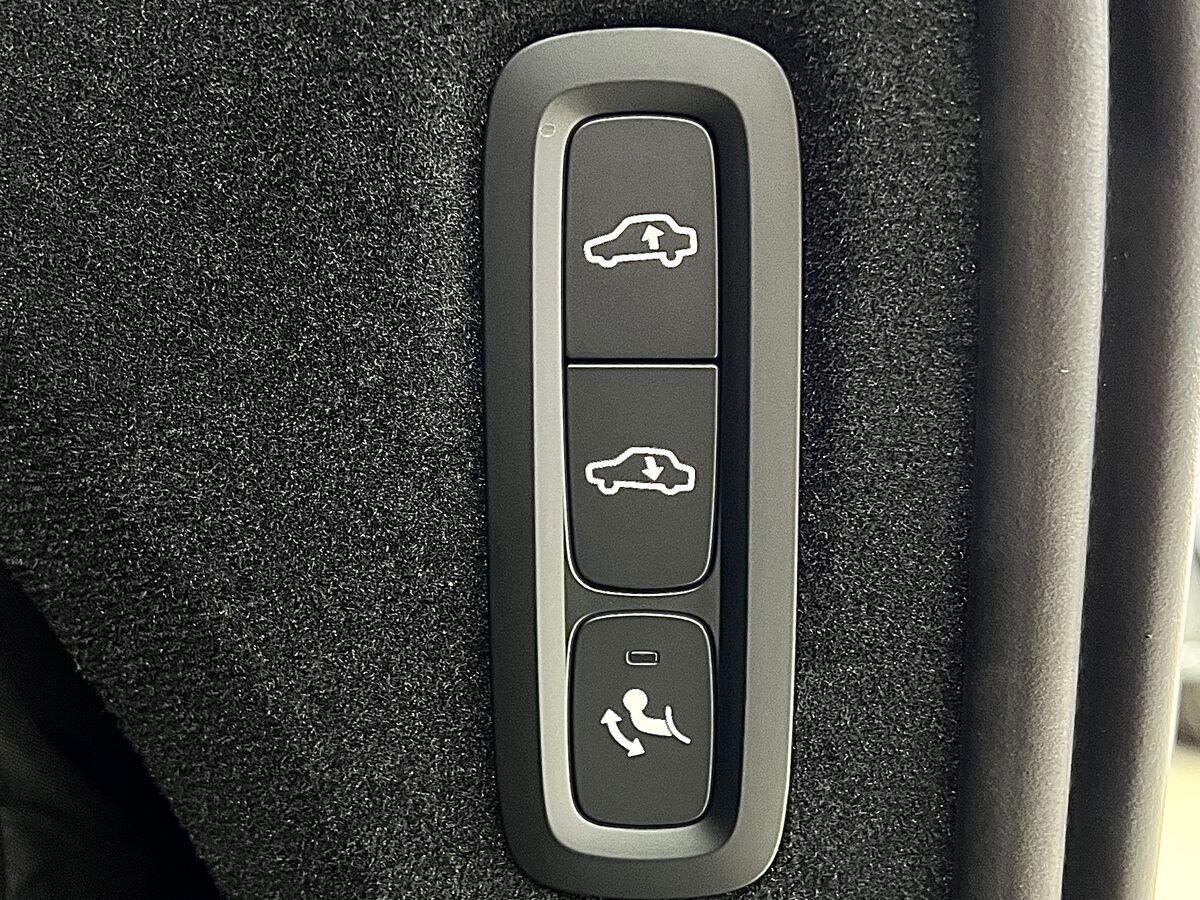 Volvo XC90 SUV / Terénní 2,0 l 335 kw