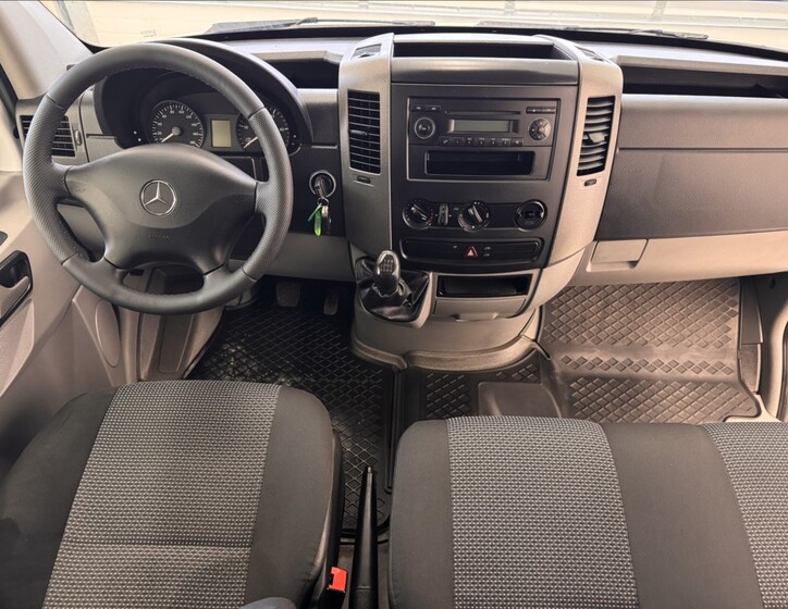 Mercedes-Benz Sprinter 11