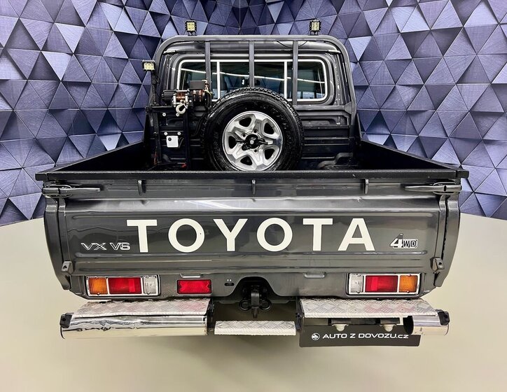 Toyota Land Cruiser 6