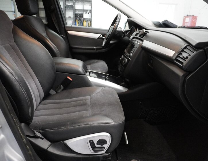 Mercedes-Benz Třídy R SUV 5,0 l 225 kw