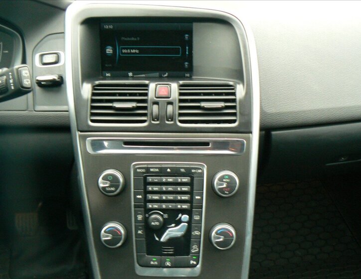 Volvo XC60 SUV 2,4 l 120 kw