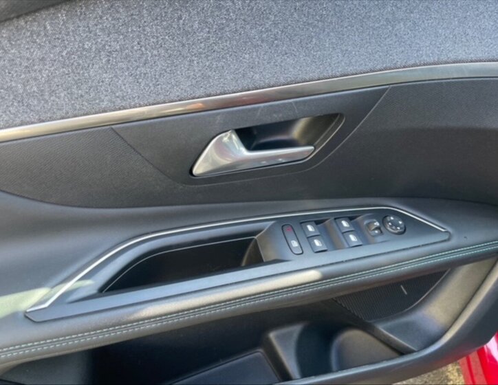 Peugeot 3008 SUV / Terénní 1,5 l 96 kw