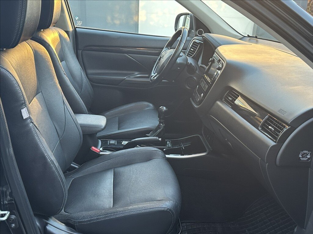 Mitsubishi Outlander SUV / Terénní 2,3 l 110 kw