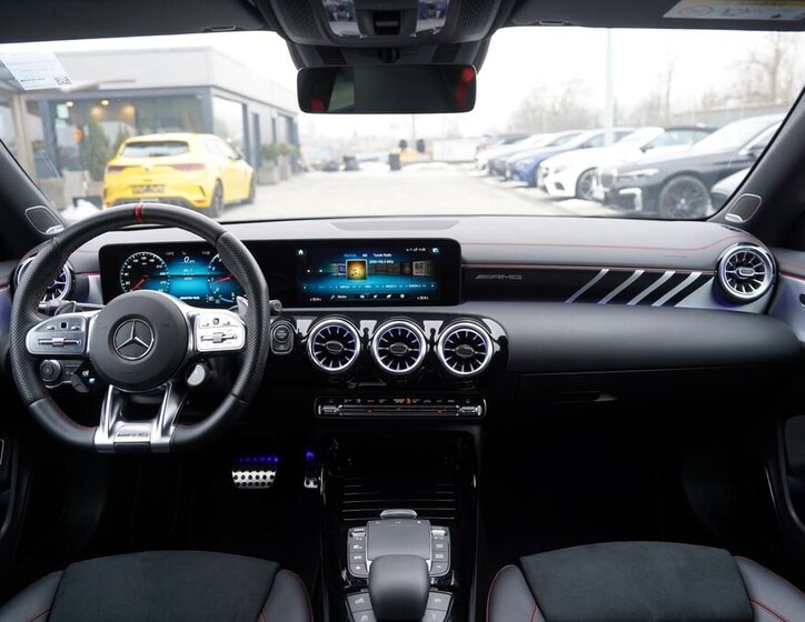 Mercedes-Benz CLA Sedan 2,0 l 340 kw