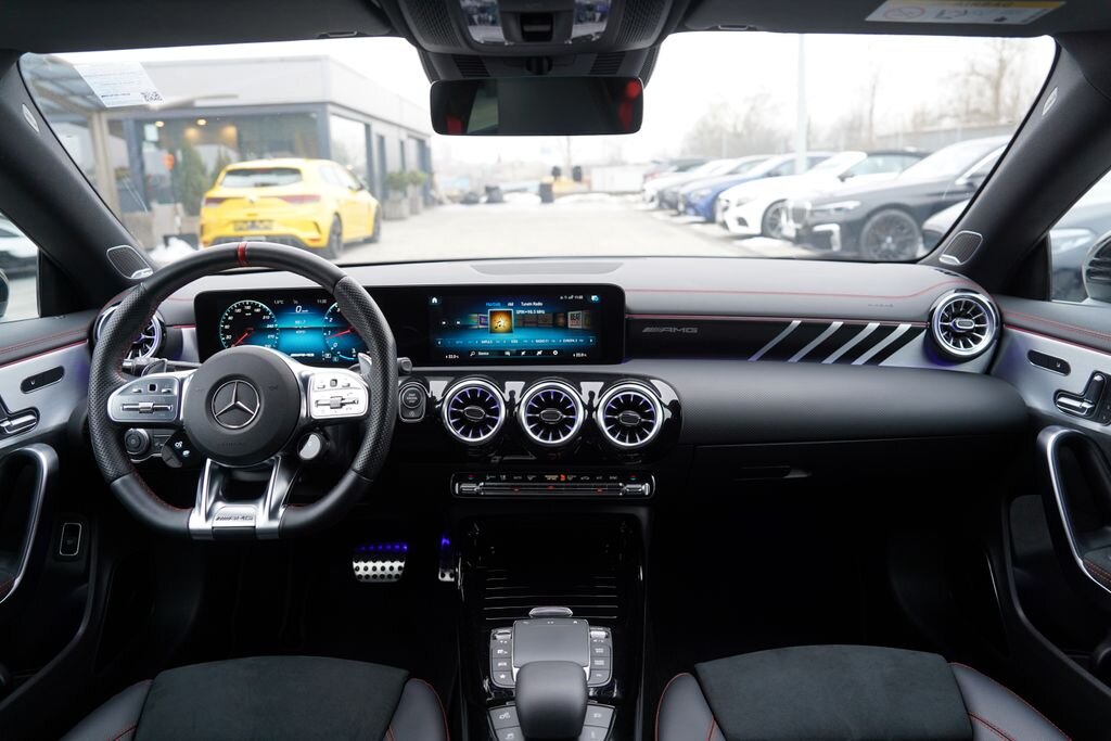 Mercedes-Benz CLA Sedan 2,0 l 340 kw