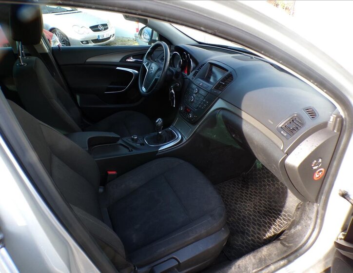 Opel Insignia Hatchback 2,0 l 118 kw