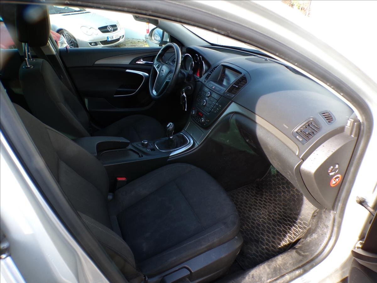 Opel Insignia Hatchback 2,0 l 118 kw