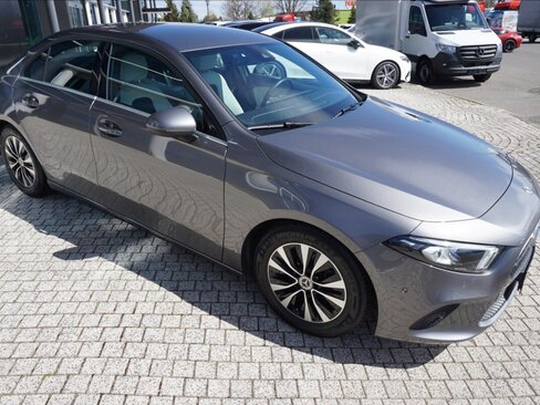 Mercedes-Benz Třídy A Sedan / Limuzína 1,3 l 100 kw